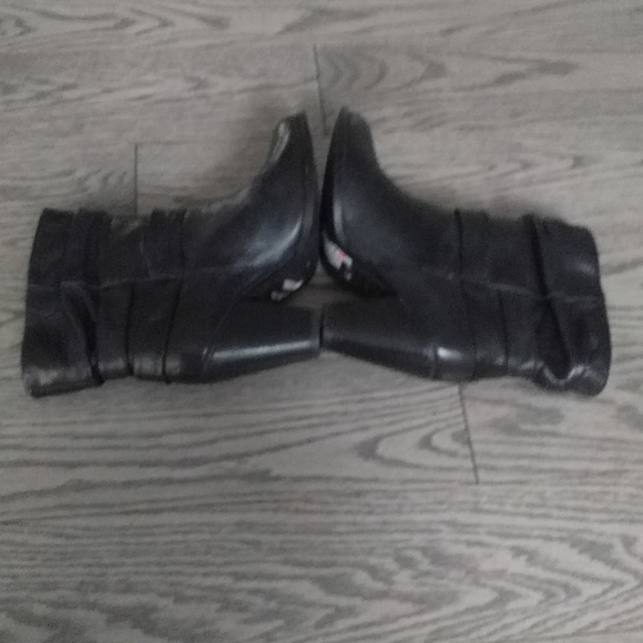 Genuine leather shoes boots by le Chateau - Picture 5 of 12